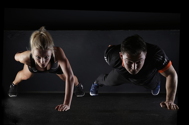 Two-people-doing-push-ups