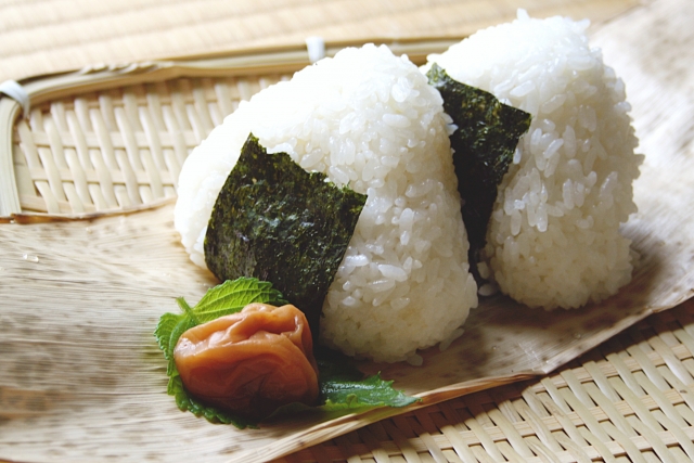 Umeboshi-rice-ball