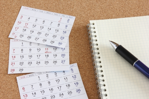 Calendar-and-notebook-and-pen